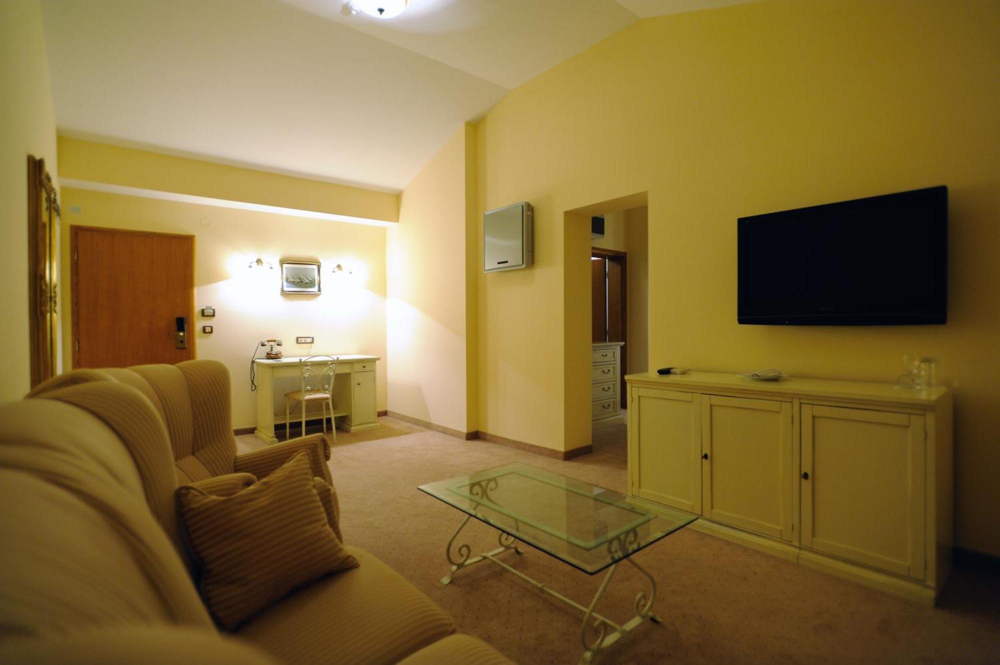 Hotel Solitudo Uble Luaran gambar
