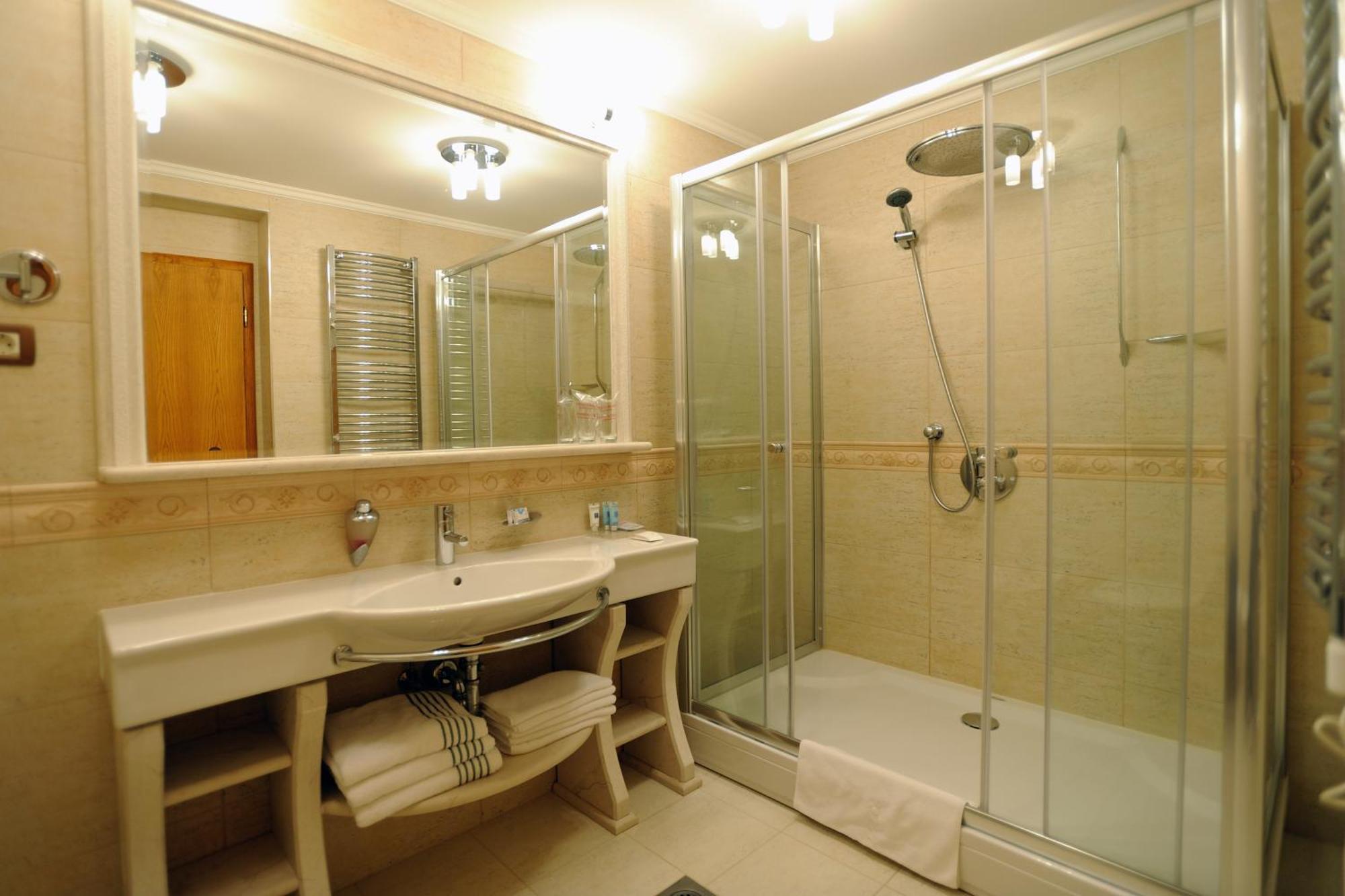 Hotel Solitudo Uble Luaran gambar